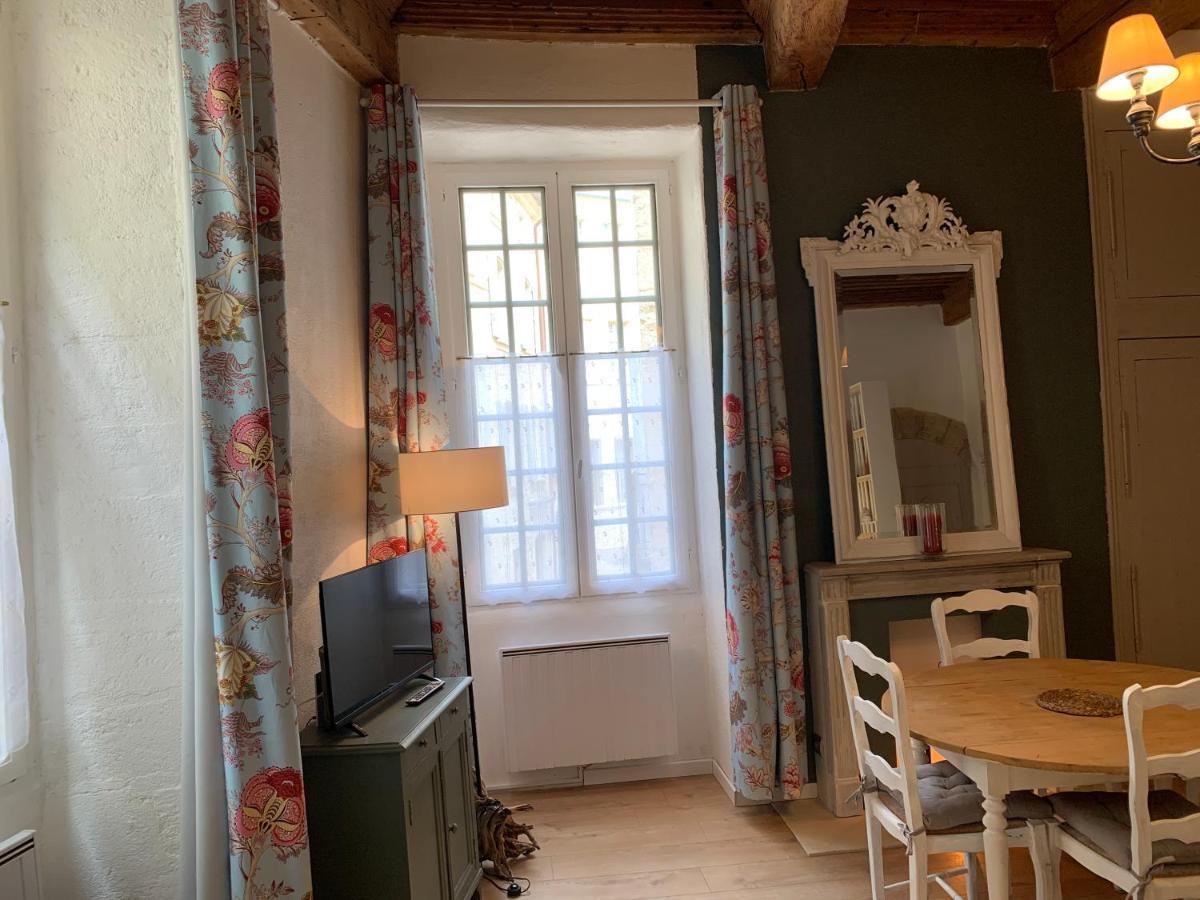 Appartement De Charme Dans Le Coeur Historique D'Uzes Exterior photo